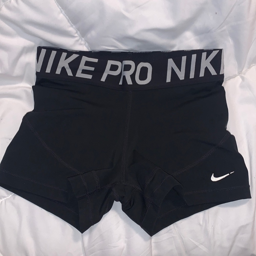 Nike pro shorts size medium